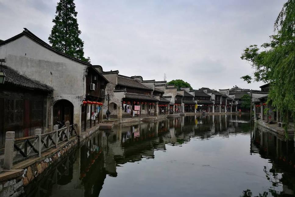 结束重庆首秀,“唤醒艺术多巴胺”艺术展“快闪”到成都