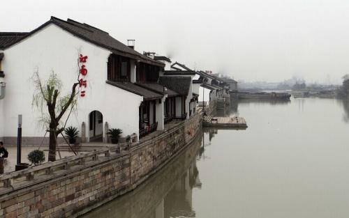 世界杯惊现“特殊待遇“？我们队主裁宽容判罚引发轩然大波！